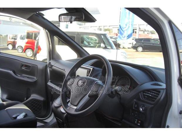Toyota Noah 2.0 FWD (8 Seater) 2021 Pearl