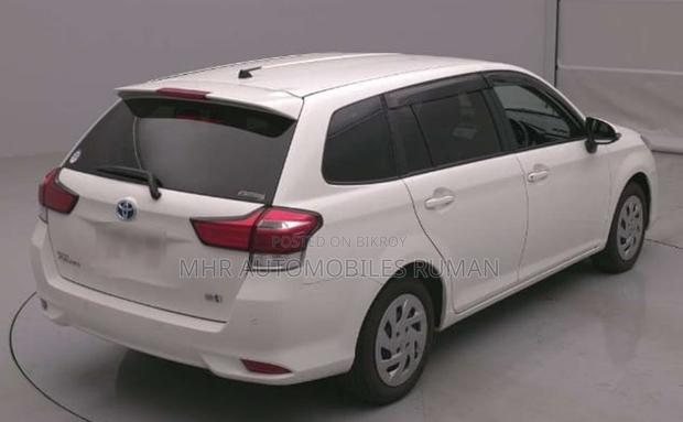 Toyota Corolla Fielder 1.5 Hybrid FWD 2021 White