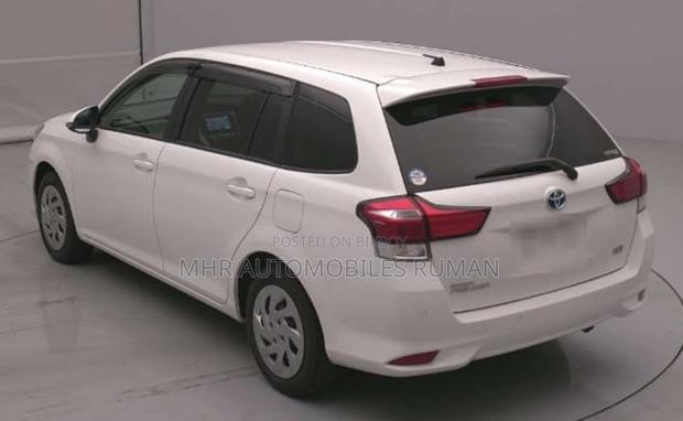 Toyota Corolla Fielder 1.5 Hybrid FWD 2021 White