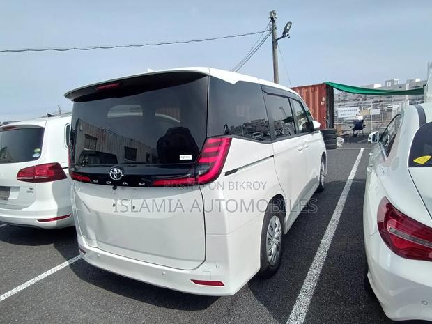 Toyota Noah 2022 Pearl