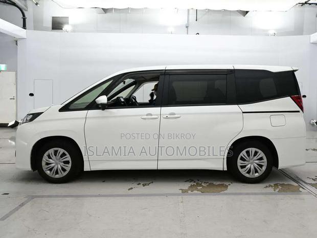 Toyota Noah 2022 Pearl