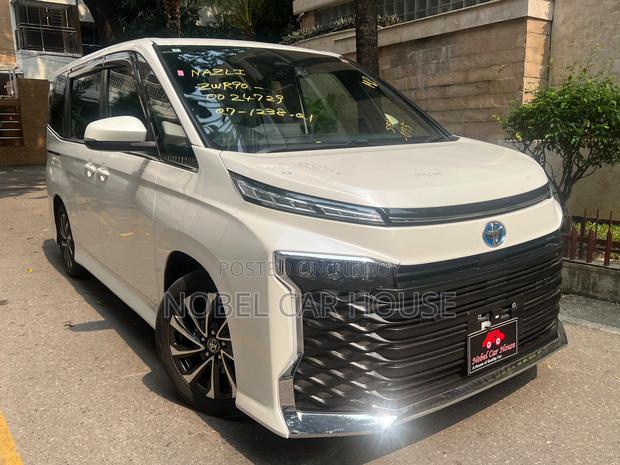Toyota Voxy 2022 Pearl