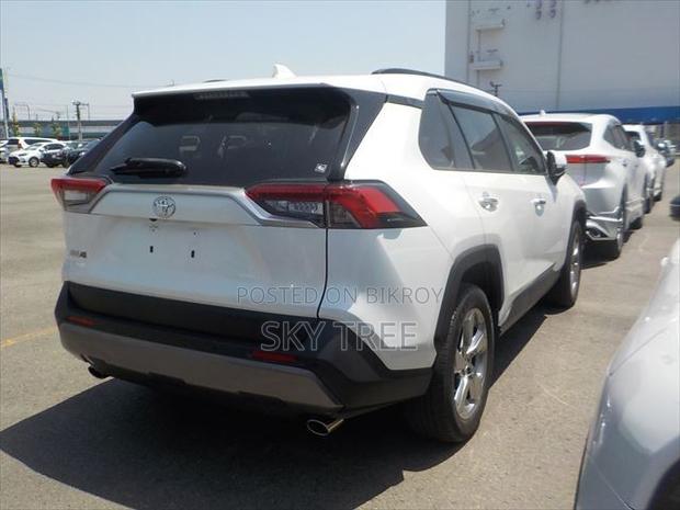Toyota RAV4 2021 Pearl