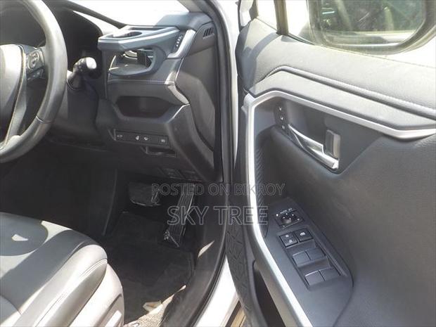 Toyota RAV4 2021 Pearl