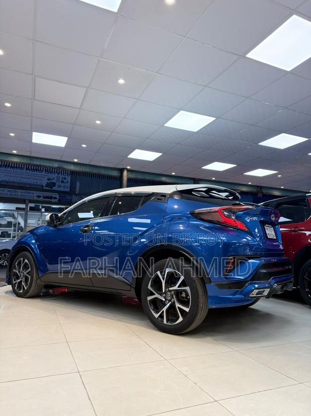 Toyota C-HR 2017 Blue