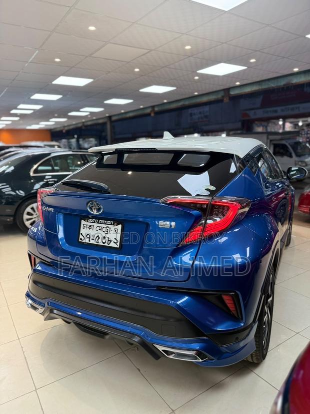 Toyota C-HR 2017 Blue