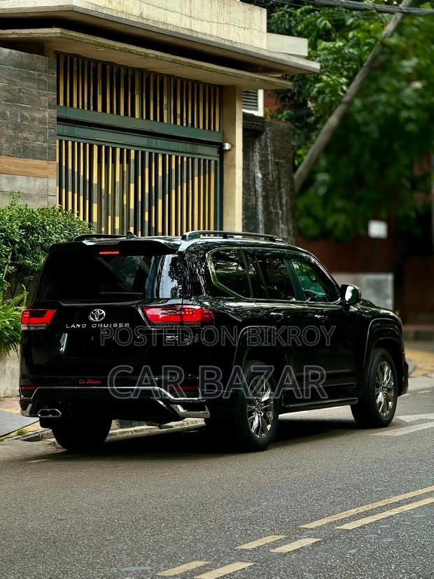 Toyota Land Cruiser LC300 2021 Black