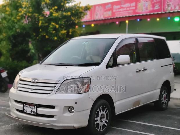 Toyota Noah 2002 White