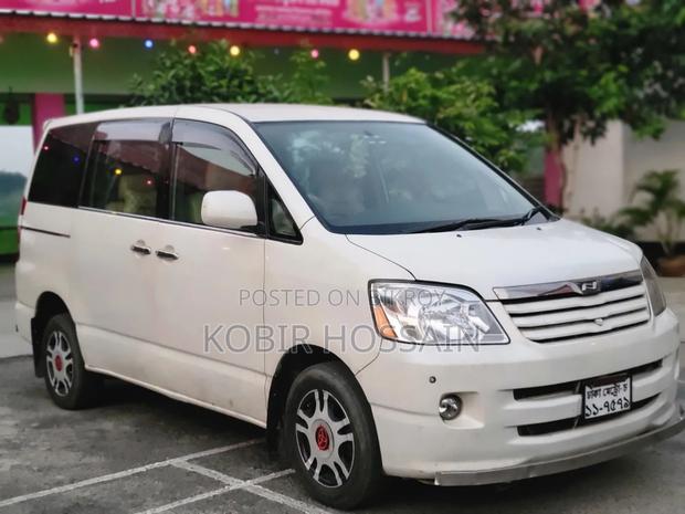 Toyota Noah 2002 White