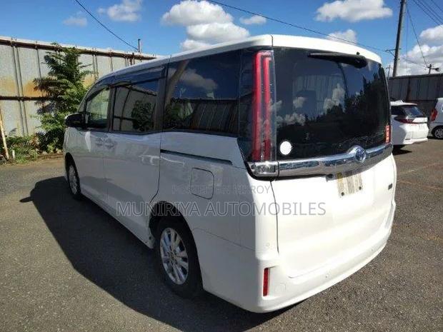 Toyota Noah 1.8 FWD Hybrid (7 seater) 2021 Pearl