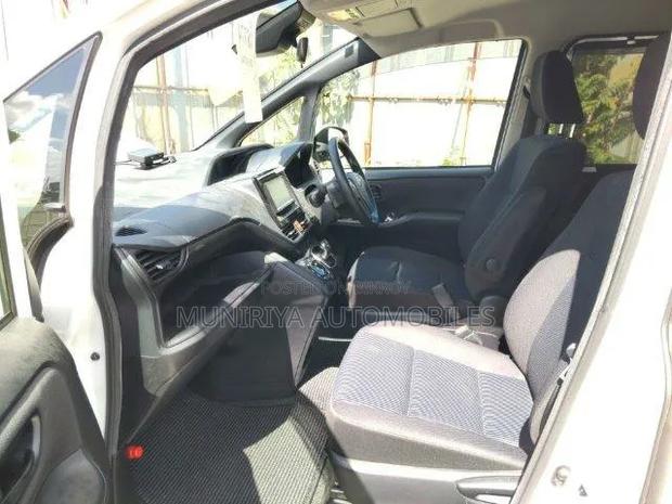 Toyota Noah 1.8 FWD Hybrid (7 seater) 2021 Pearl