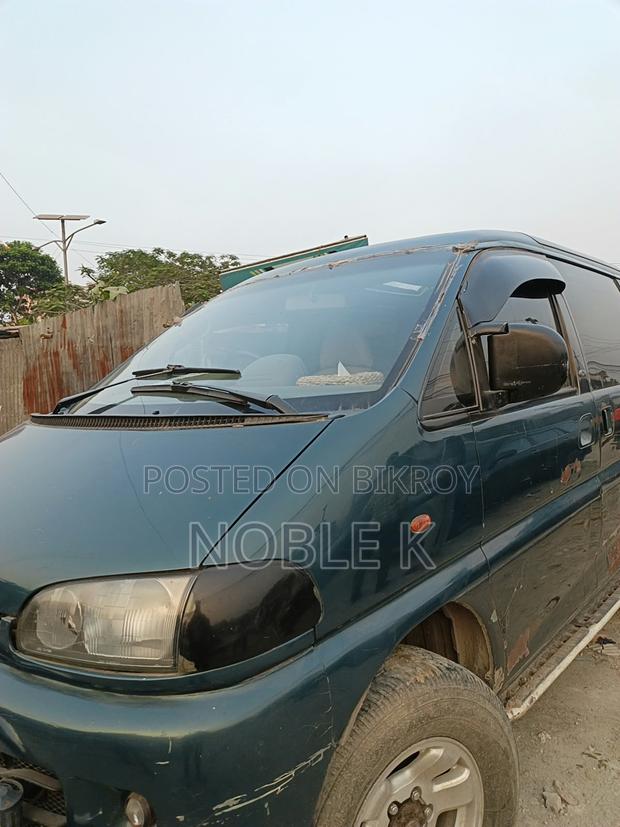 Mitsubishi Delica 1995 Blue