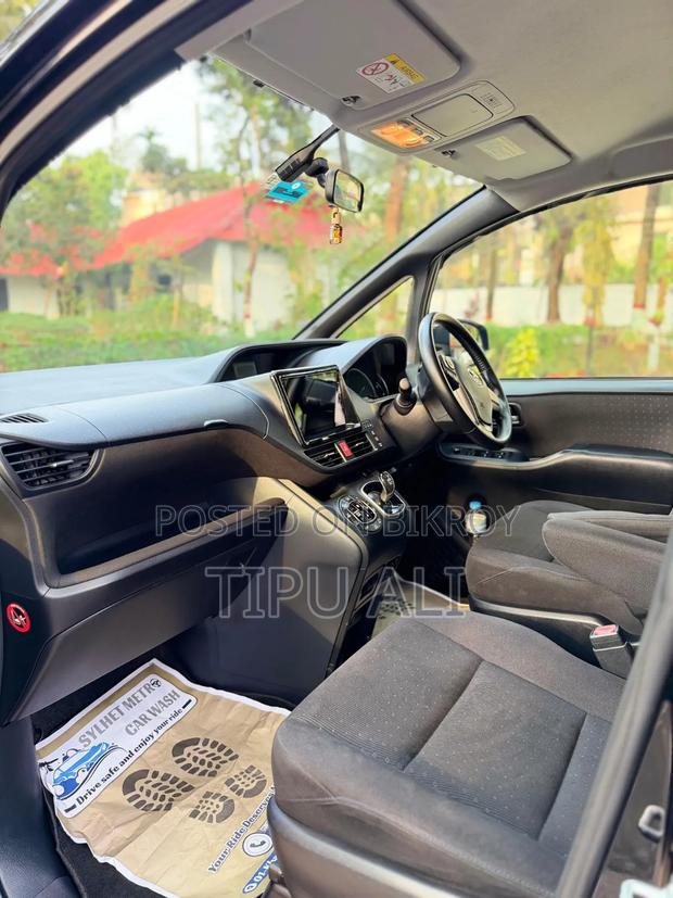 Toyota Noah 1.8 FWD Hybrid (7 seater) 2015 Black