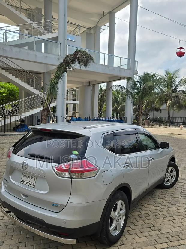 Nissan X-Trail 2.0 Hybrid FWD 2015 Silver