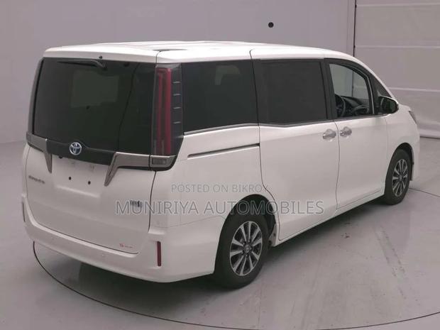 Toyota Esquire 2021 White