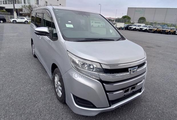Toyota Noah 1.8 FWD Hybrid (7 seater) 2021 Silver