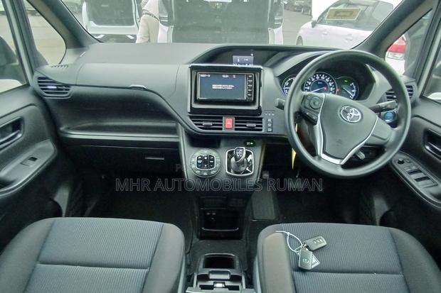 Toyota Noah 1.8 FWD Hybrid (7 seater) 2021 Silver