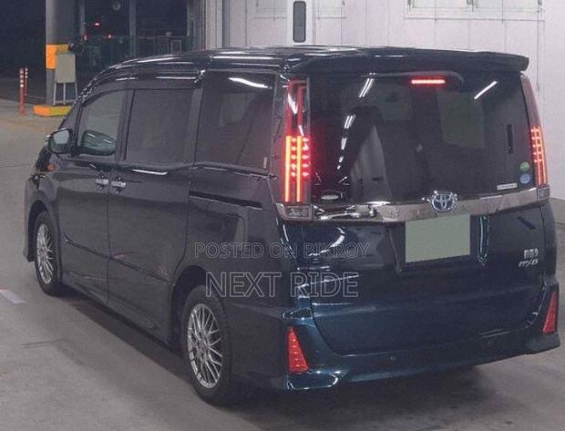 Toyota Noah 1.8 FWD Hybrid (7 seater) 2021