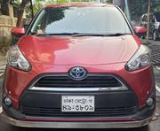 Toyota Sienta 2017 Red for sale