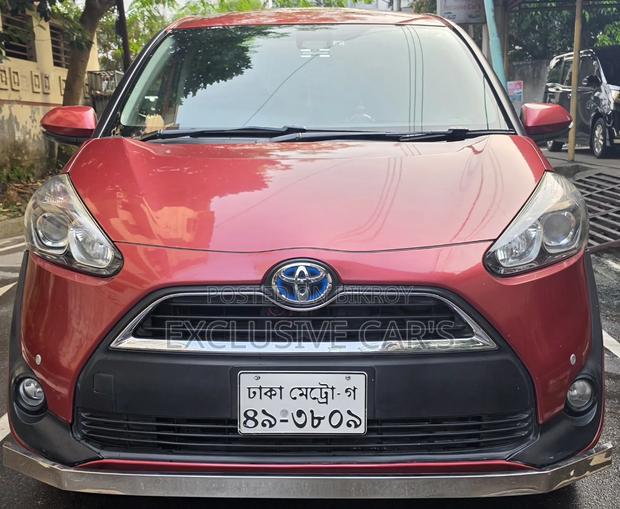 Toyota Sienta 2017 Red