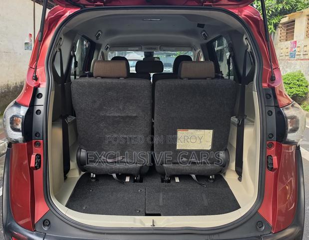 Toyota Sienta 2017 Red