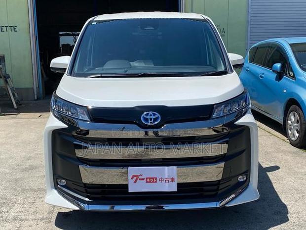 Toyota Noah 2023 Pearl
