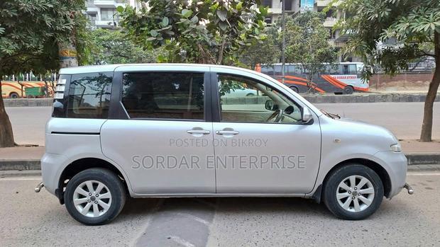 Toyota Sienta 1.5 FWD 2008 Silver