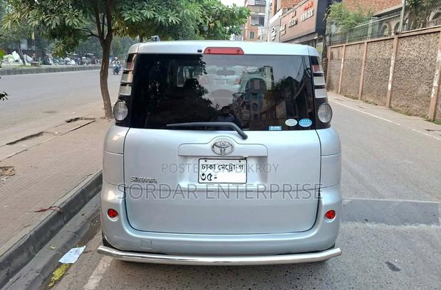Toyota Sienta 1.5 FWD 2008 Silver