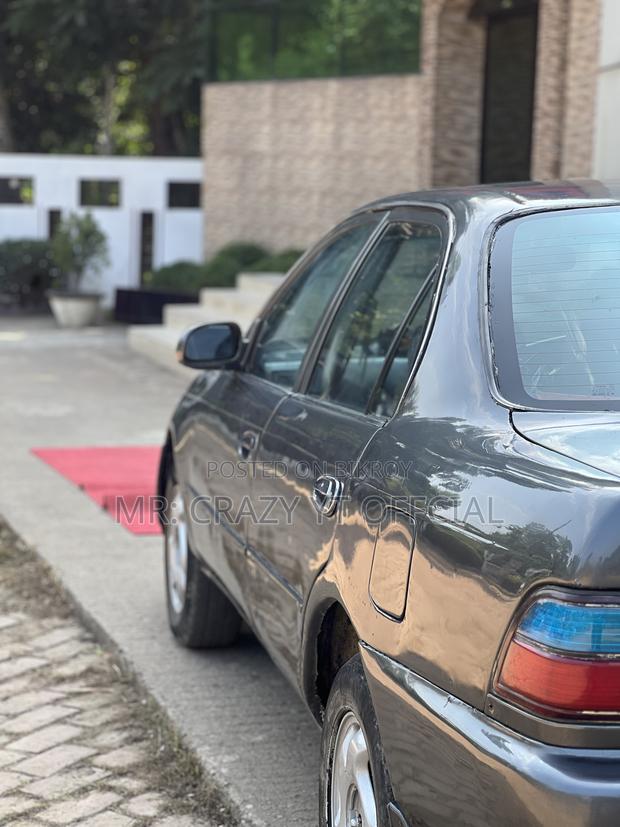 Toyota Corolla 1.9 D Hatchback 2000 Black