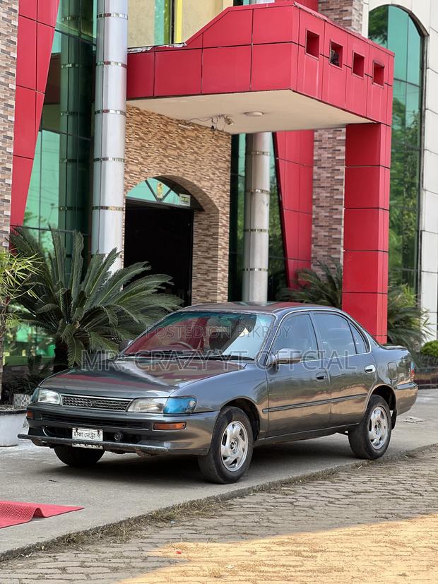 Toyota Corolla 1.9 D Hatchback 2000 Black
