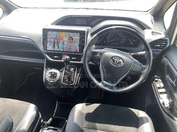 Toyota Esquire 2021 Pearl