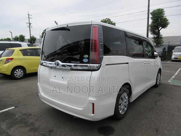 Toyota Noah 2.0 FWD (8 Seater) 2021 Pearl
