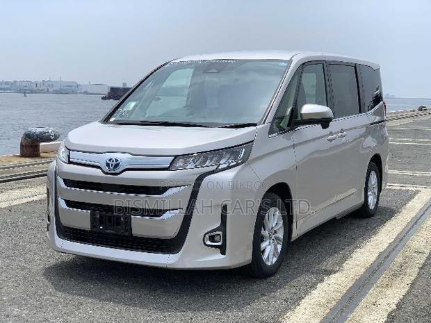 Toyota Noah 2022 Gold