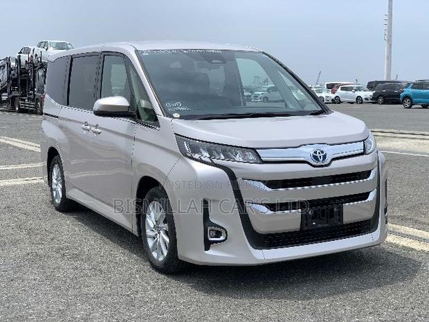Toyota Noah 2022 Gold