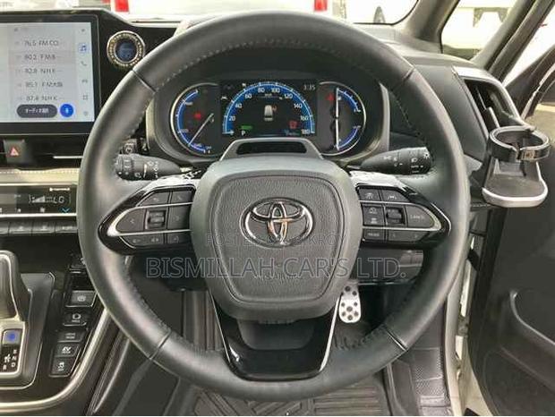Toyota Noah 2022 Pearl