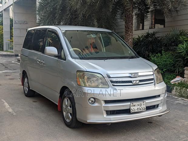 New Toyota Noah 2002 Silver
