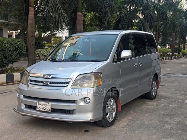 New Toyota Noah 2002 Silver