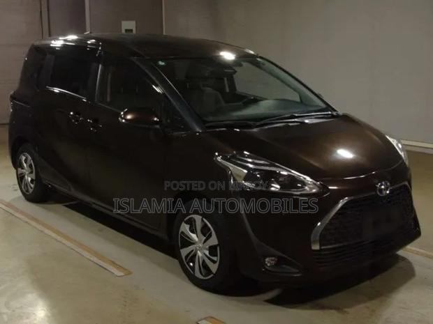 Toyota Sienta 2021 Brown