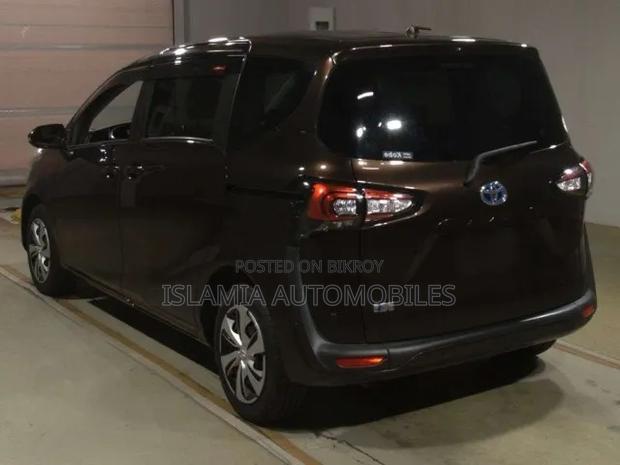Toyota Sienta 2021 Brown