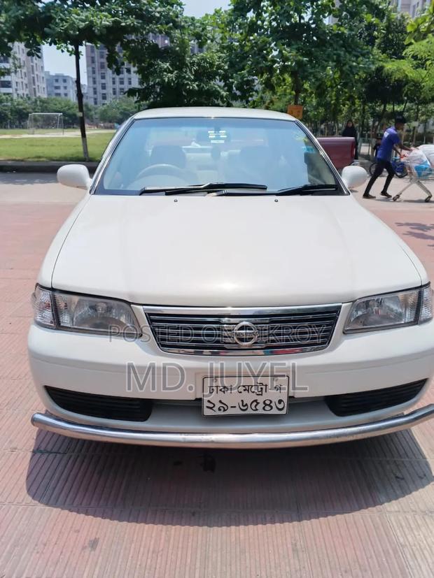 Nissan Sunny 2003 White