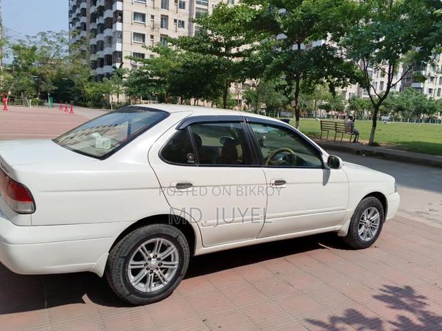Nissan Sunny 2003 White