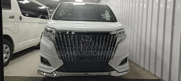 Toyota Esquire 2.0 AWD (7 seater) 2021 Pearl