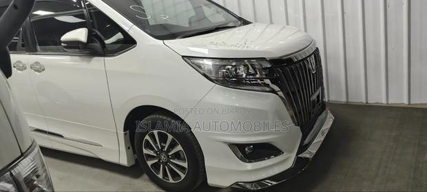 Toyota Esquire 2.0 AWD (7 seater) 2021 Pearl
