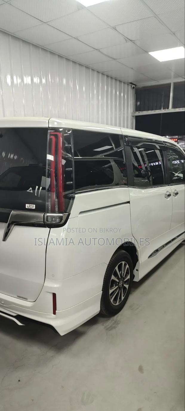 Toyota Esquire 2.0 AWD (7 seater) 2021 Pearl