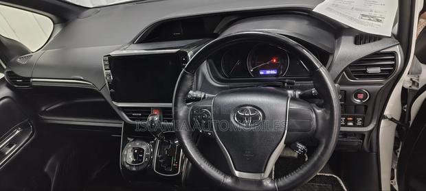 Toyota Esquire 2.0 AWD (7 seater) 2021 Pearl