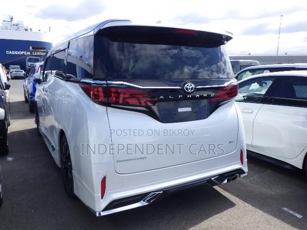 Toyota Alphard 2.5 Hybrid AWD 2024 Pearl