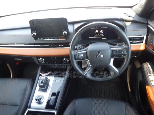 Mitsubishi Outlander 2.4 PHEV AWD 2023 Pearl