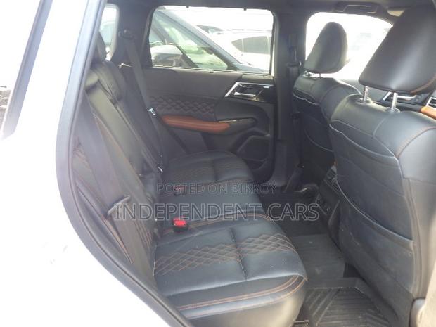 Mitsubishi Outlander 2.4 PHEV AWD 2023 Pearl