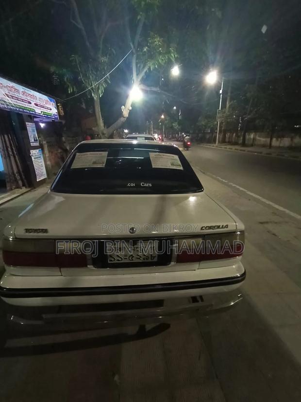 Toyota Corolla 1990 White
