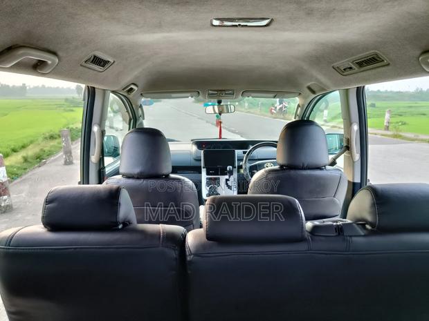 Toyota Noah 2.0 143hp FWD (8 Seater) 2011 Silver